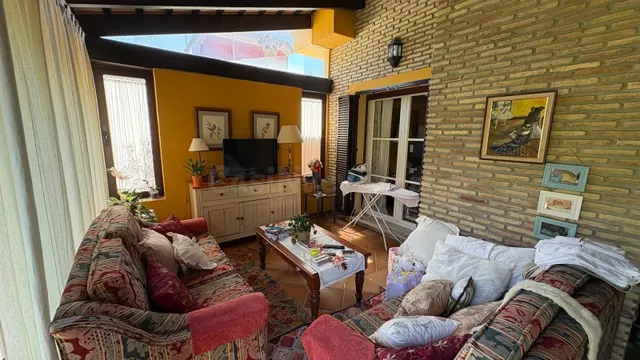 Chalet de 4 dormitorios y apartamento en Carboneros - foto 5
