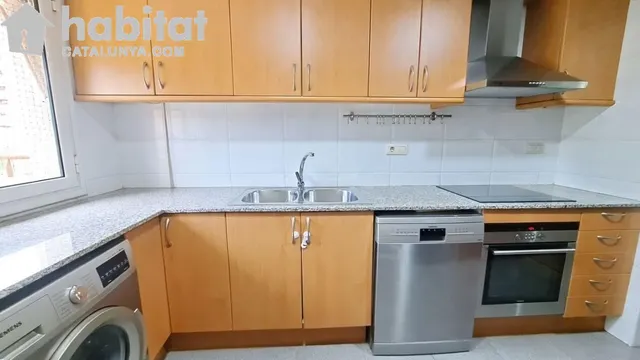 ¡Luminoso piso en Martorell con piscina y parking en zona tranquila junto al centro! — 6