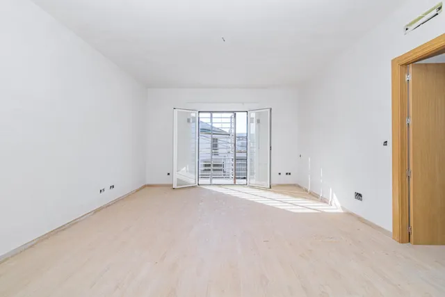 EDIFICIO EN VENTA EN MORALEDA DE ZAFAYONA — 28