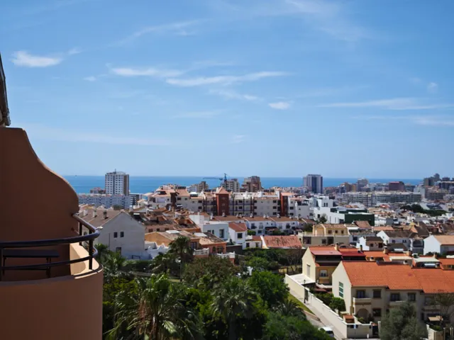 Piso situado en los Pacos con vistas al mar y a la montaña. — 9
