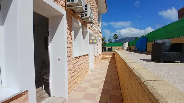 IMPRESIONANTE CHALET EN ALFAS DEL PI — 39