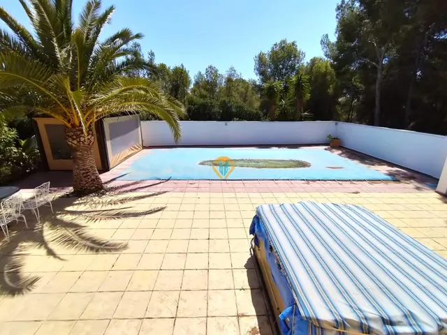 CHALET INDEPENDIENTE CON PISCINA Y CERCA DE SERVICIOS
