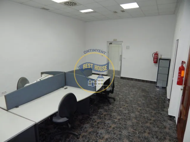 LOTE DE TRES LOCALES EN EL LLOMBO — 18