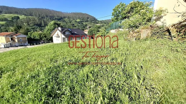 TERRENO URBANO EN LLOREDA. SANTA MARÍA DE CAYON. — 2