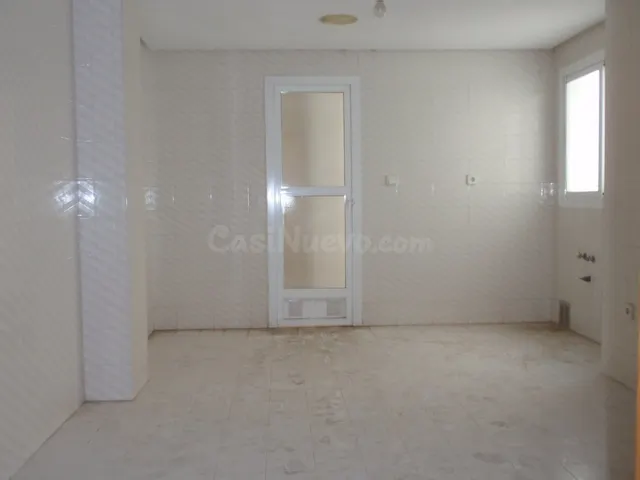 190 m2 DE VIVIENDA + 2 GARAJES SITUADA EN PLENO CENTRO DE EL - foto 4