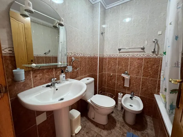 APARTAMENTO DE 2 habitaciones, TODO EXTERIOR, RODEADO DE TODOS LOS SERVICIOS — 23