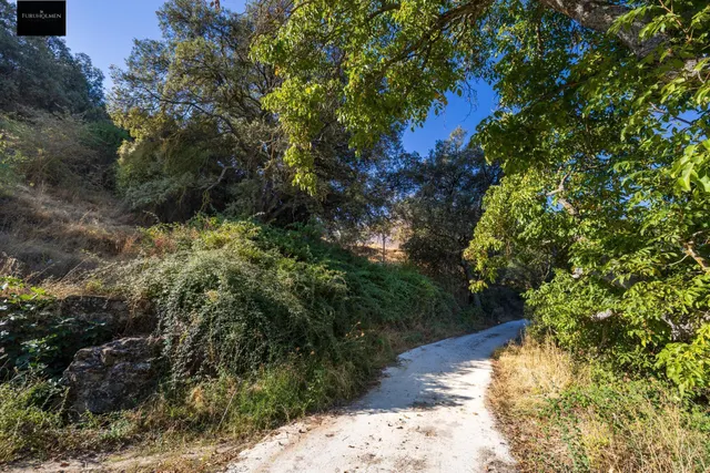 En uno de los pueblos más bonitos de España, finca ideal para rehabilitar y usar como alojamiento turístico — 3