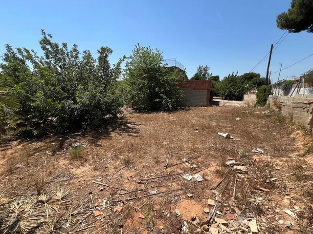 Terreno urbano en Torrent con edificación y frontenis. — 22