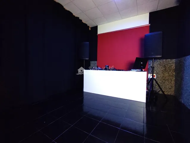 SE VENDE LOCAL, ACTUALMENTE ESTUDIO DE GRABACIÓN EN NOVELDA. — 9