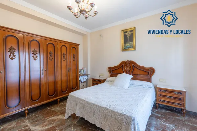 Casa en esquina en venta en Las Gabias — 29