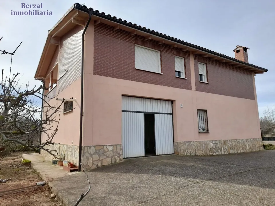 Magnifica casa, con más de dos mil metros de terreno.