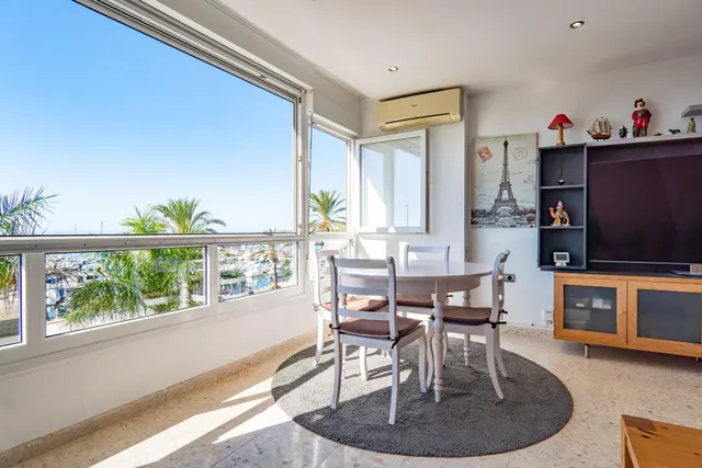 Piso en venta en Caleta de Vélez junto al mar — 50