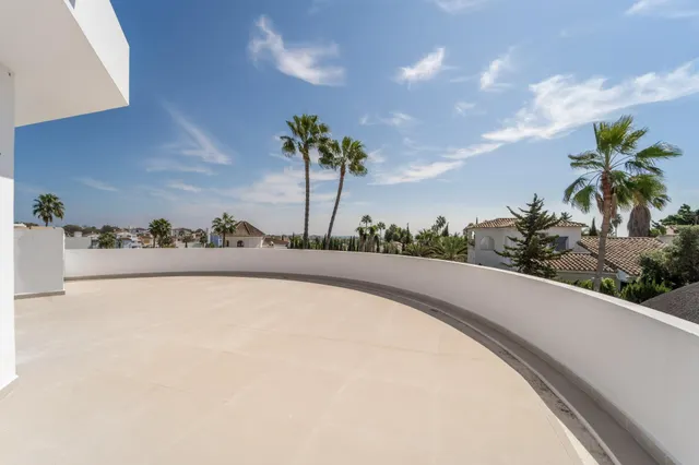 LUMINOSO CHALET EN ESTEPONA — 6