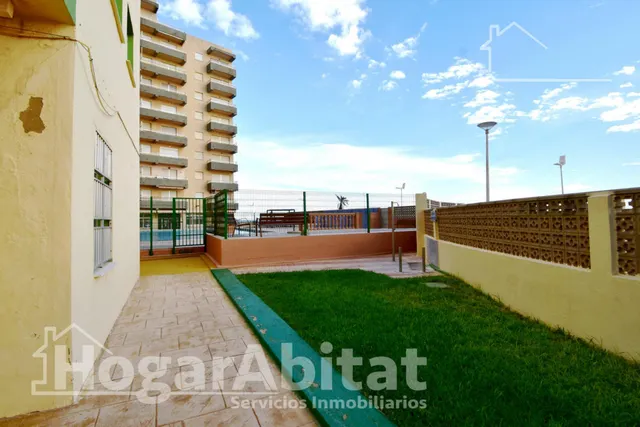 Vistas al mar en primera línea y terraza en este luminoso apartamento exterior en la playa del Mareny Blau — 41