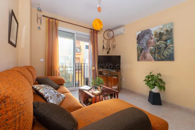 ¡Tu nuevo hogar te espera! Piso de 3 habitaciones en zona Hi - foto 2