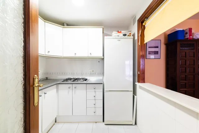 EXCEPCIONAL OPORTUNIDAD, PISO  EN CALAHONDA. — 14