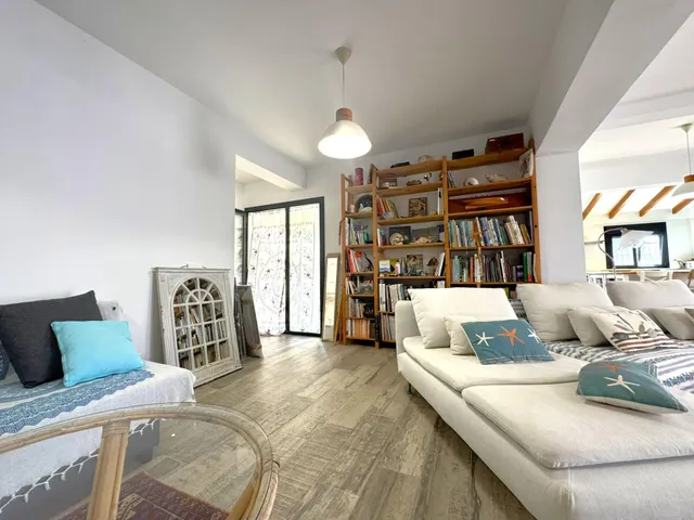 EXQUISITO CHALET A UN PASO DE LA PLAYA Y EL CASCO URBANO — 40