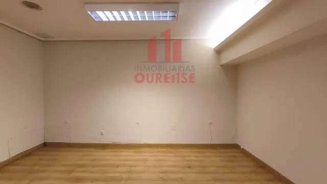 ESPECTACULAR LOCAL COMERCIAL EN EL CENTRO DE OURENSE. — 16