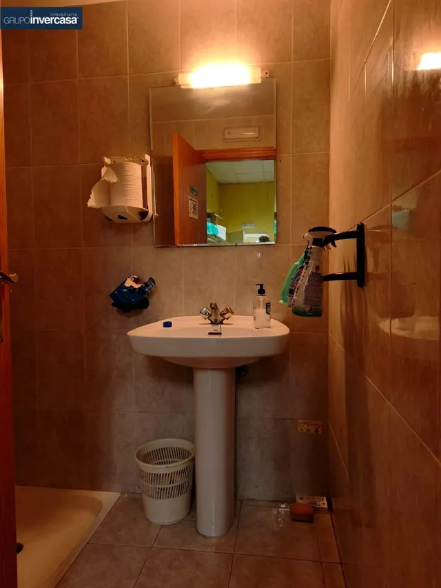 Gran local comercial de 261 m2 situado en zona céntrica de Vilamarxant (Valencia). — 16