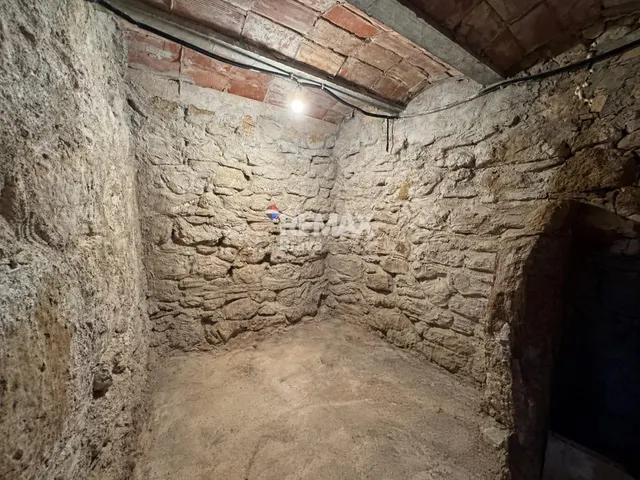Sarrià de Ter (Girona) | Masía tradicional catalana para rehabilitar con finca rústica de 7.878 m2 — 33