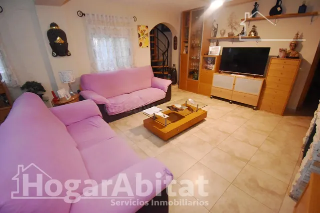 ¡Encantador Chalet! Muy amplio y sofisticado, con gran garaje, terraza, jardín y parcela — 5