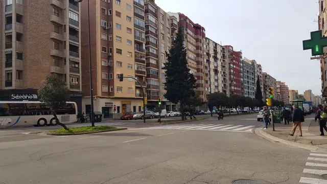 AVDA NAVARRA - 106 m2 de LOCAL COMERCIAL A PIE DE CALLE. — 21