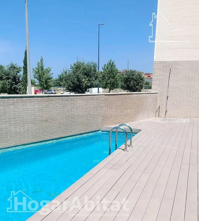 ÁTICO LUMINOSO EN RESIDENCiAL CON PISCINA, GARAJE Y GRAN TER - foto 4