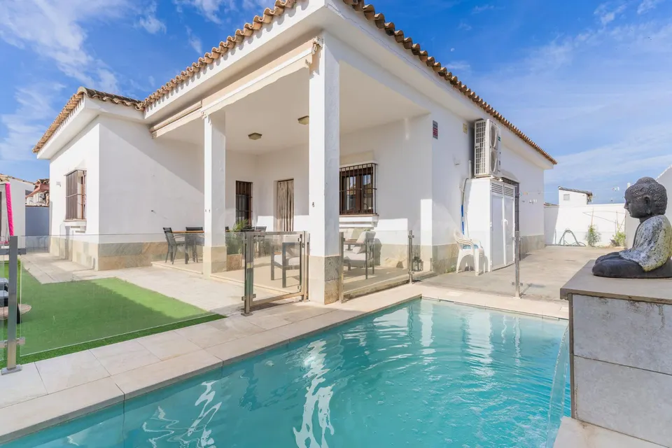 ESPECTACULAR CHALET EN CHICLANA