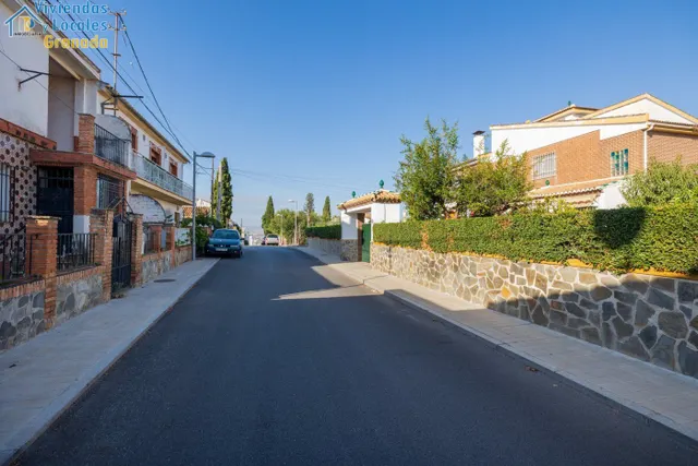Compra tu parcela para hacer la casa de tus sueños a 5 min de Granada. Huétor Vega — 17