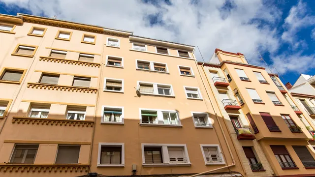 ¡Junto a Puerta del Carmen! Piso luminoso de 76 m2 con gran potencial para reformar — 32