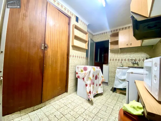 Grupo la Noria VENDE piso CON ascensor para REFORMAR y cochera individual con vado. 3 habitaciones, 1 baño. — 15