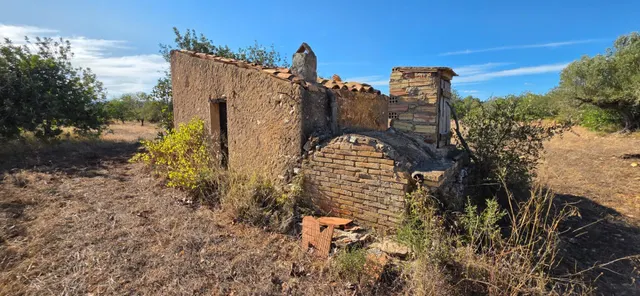 Finca rústica de 14.741 m2 con casa de campo por terminar, en un entorno tranquilo a 5 km del mar — 22