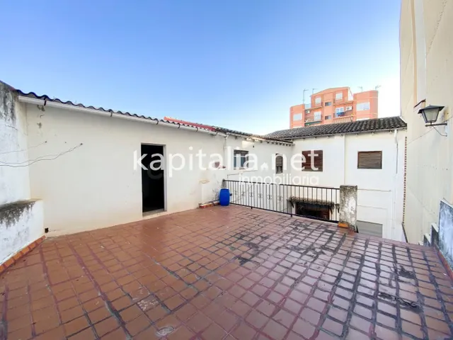 Gran casa a la venta en Ontinyent de los años 30