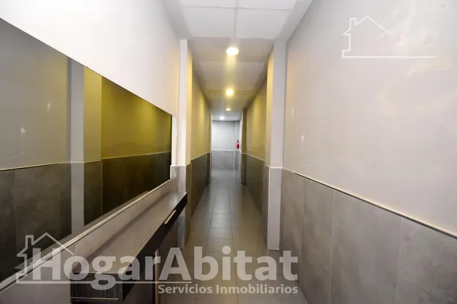 ¡Vistas panorámicas! Alto, bonito y luminoso con ascensor y balcón, cerca del centro — 47