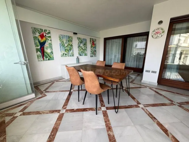 Apartamento 4 dormitorios 188 m2 en Estepona - foto 4