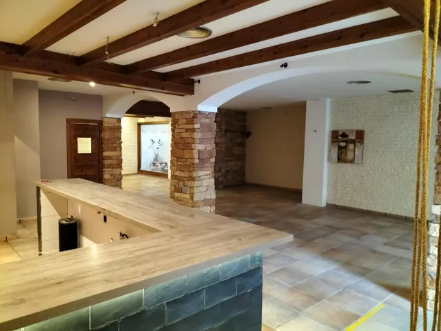 EN VENTA LOCAL COMERCIAL CON INQUILINOS — 8