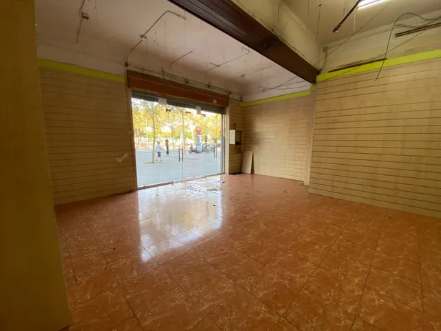 Local diafano en acera "Prime" Passeig Joan de Borbó — 17