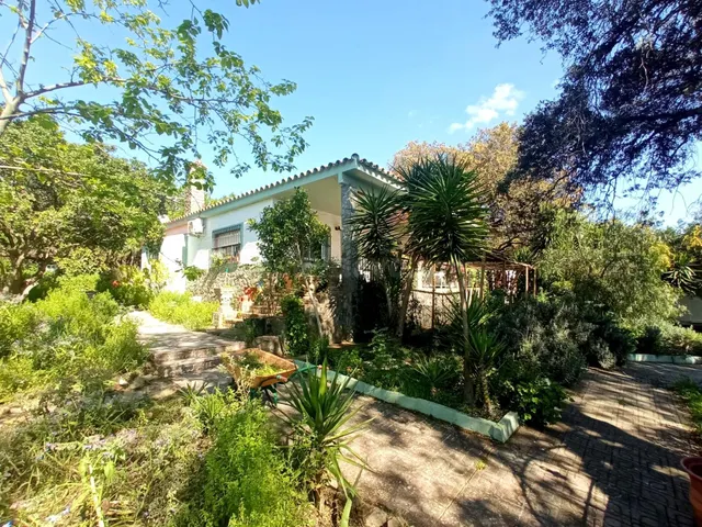 Casa independiente con piscina, porche y jardín en Castilblanco de los Arroyos — 5