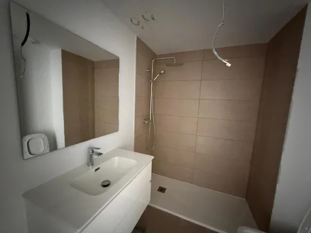 Vivienda moderna en Mijas con vistas al mar y jardín privado — 18