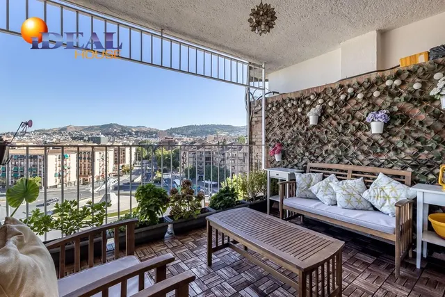 PISO REFORMADO CON VISTAS PANORÁMICAS A UN PASO DEL CENTRO DE GRANADA — 2