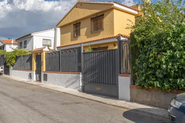 CHALET CON PISCINA Y JARDÍN A SOLO 10 MINUTOS DE GRANADA — 9