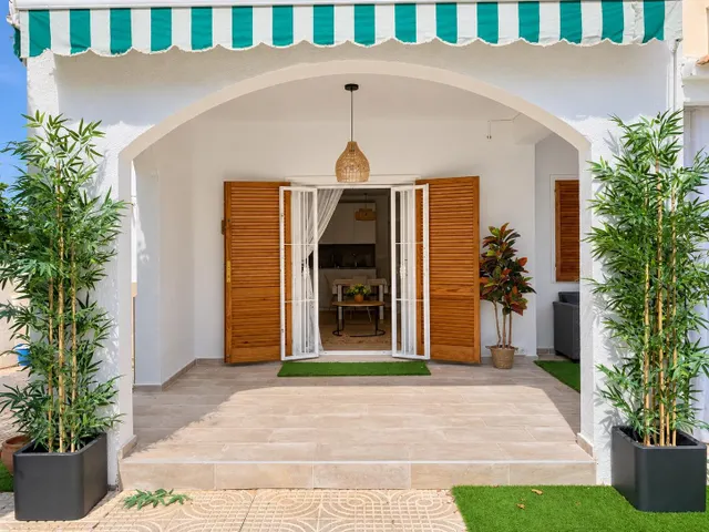 Tu rincón de sol en la mata: bungalow recién reformado con amplio jardín orientado al sur y a solo 450 metros de la playa — 17