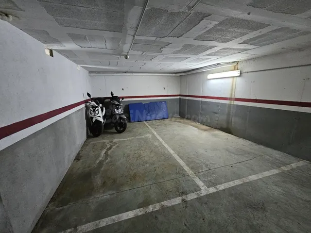 OPORTUNIDAD VENTA LOTE DE 7 PLAZAS DE PARKING Y 3 TRASTEROS  - foto 2