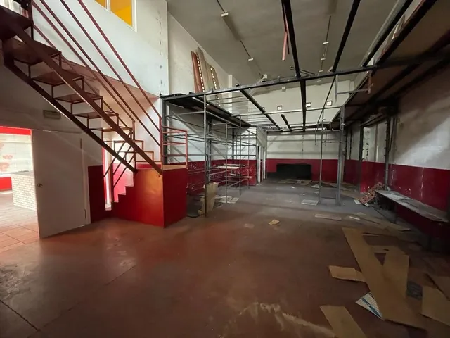 VENTA LOCAL ZONA CUATROVIENTOS — 8