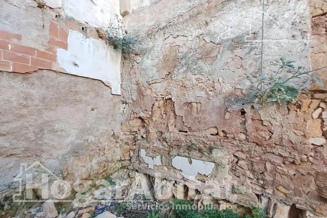¡OPORTUNIDAD INCREÍBLE! TERRENO URBANO AMPLIO Y CON COCHERA — 39