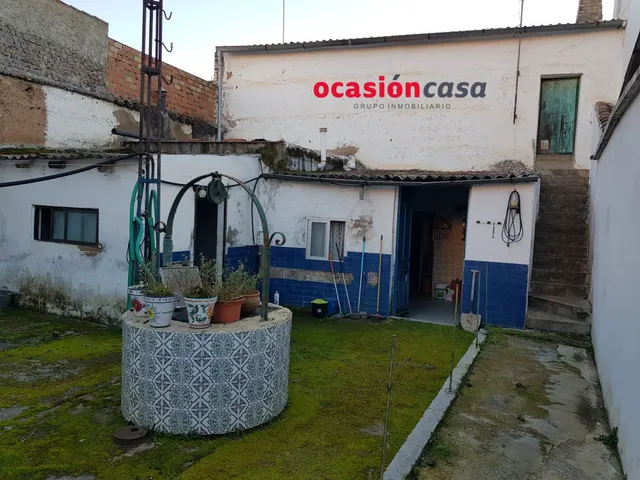 CASA CON PATIO A LA VENTA — 11