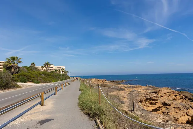 Apartamento de dos dormitorios con vistas la mar — 28