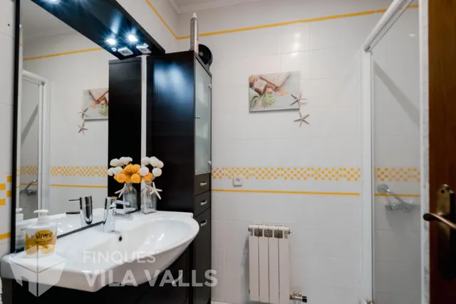 Casa con terraza, jardín y amplios espacios — 24
