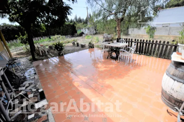 Maravilloso chalet con piscina, garaje, barbacoa y un impresionante jardín — 26