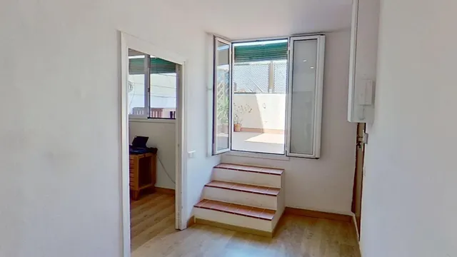 Ático luminoso de 2hab. con terraza de 20m2 — 32